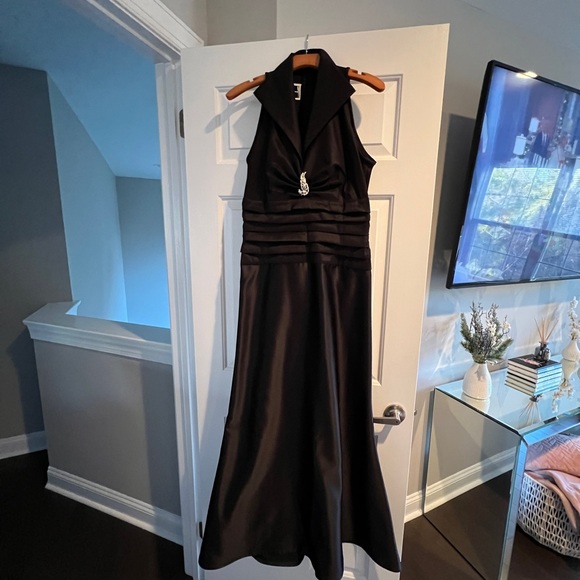 Gorgeous one of a kind classy long sophisticated black - $$$ - worn once - Picture 1 of 5